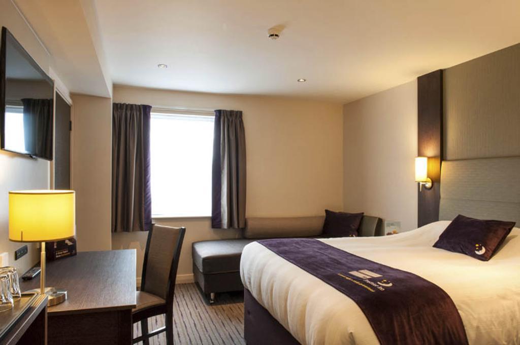 Premier Inn Tring Exterior photo