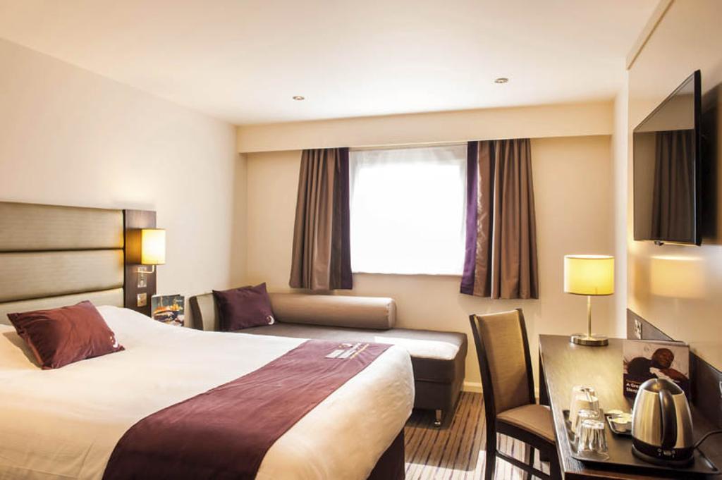 Premier Inn Tring Exterior photo