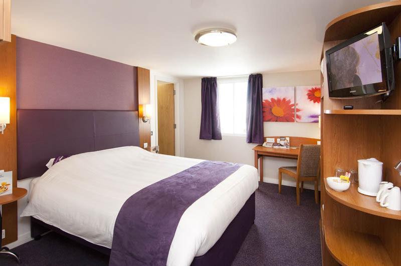 Premier Inn Tring Exterior photo
