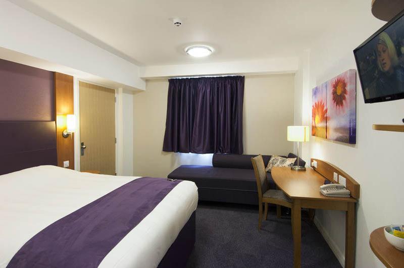 Premier Inn Tring Exterior photo